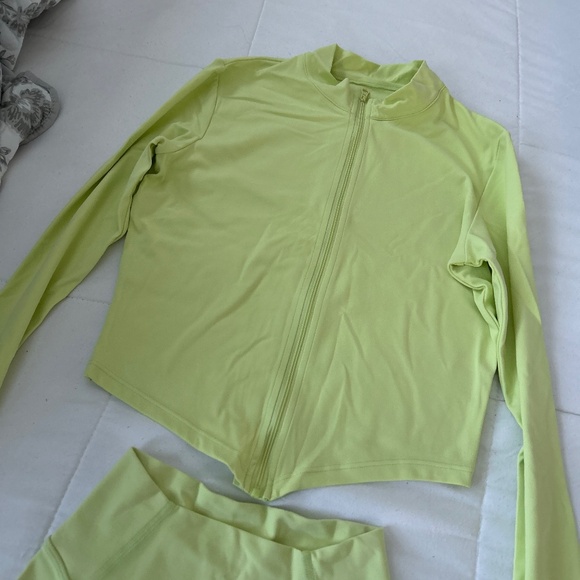 Lime Green long sleeve crop jacket and biker shorts - Picture 2 of 3